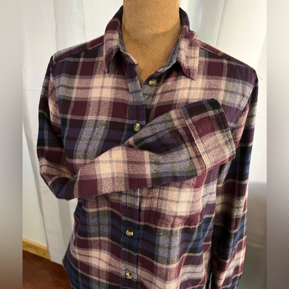 🦅 American Eagle Outfitters Plaid Shirt - maroon, blue, black, and grey! 👕
